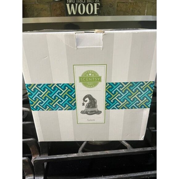 Scentsy Wax Warmer Salem Halloween - Picture 6 of 6